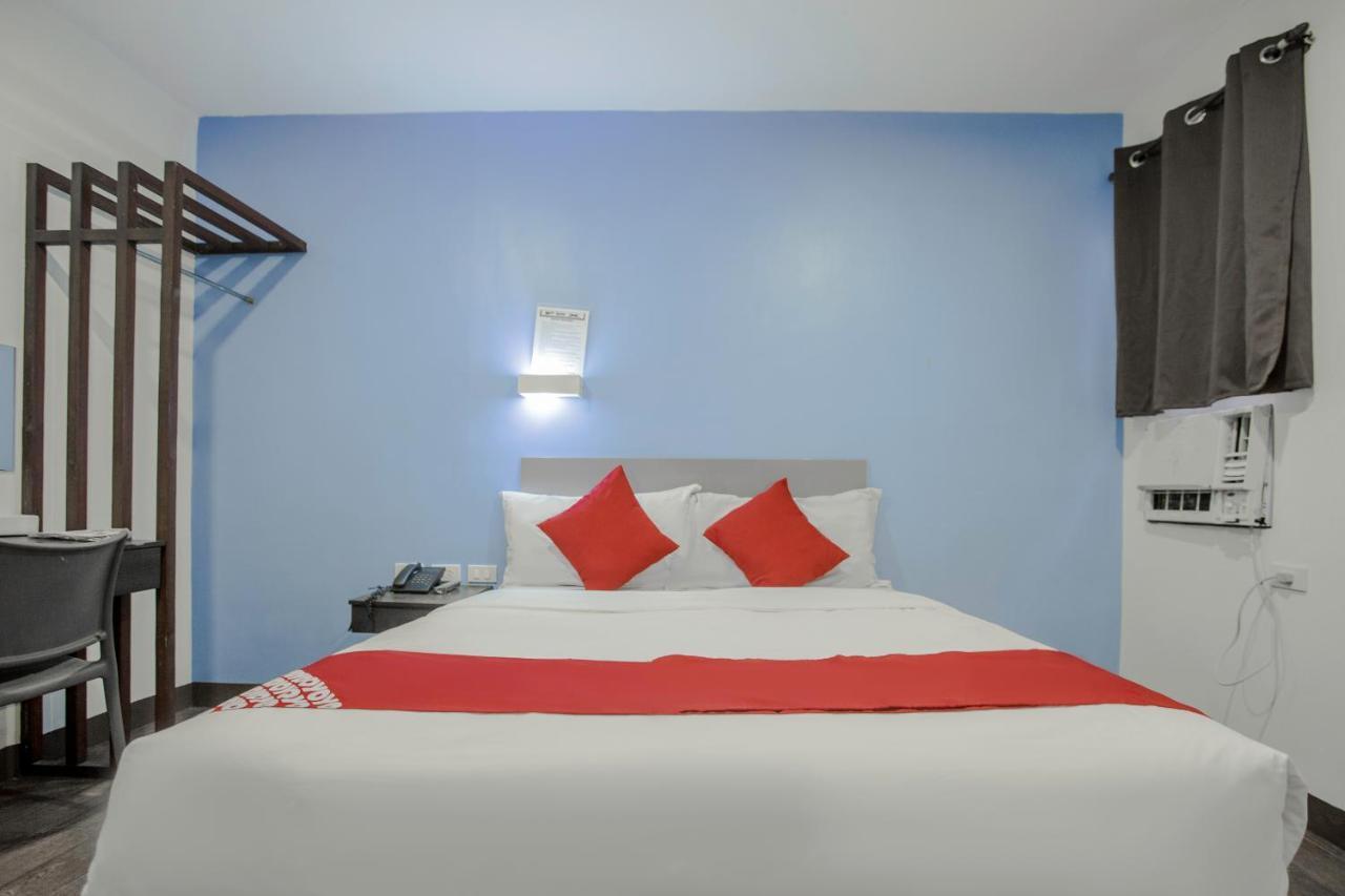 Oyo 637 Fox Hotel Quezon City Exterior photo