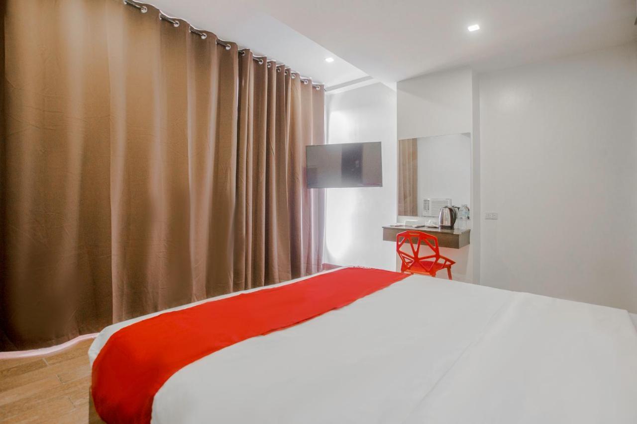 Oyo 637 Fox Hotel Quezon City Exterior photo