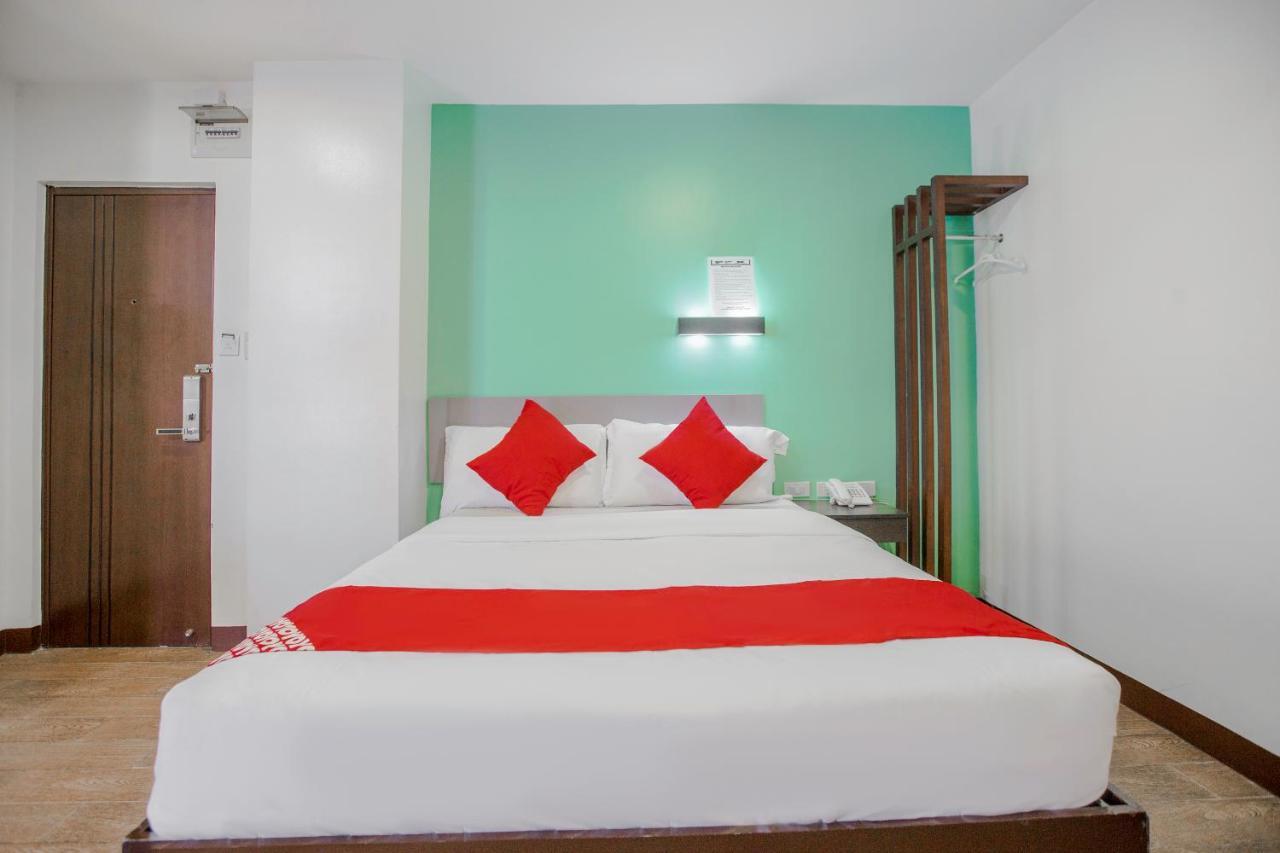 Oyo 637 Fox Hotel Quezon City Exterior photo