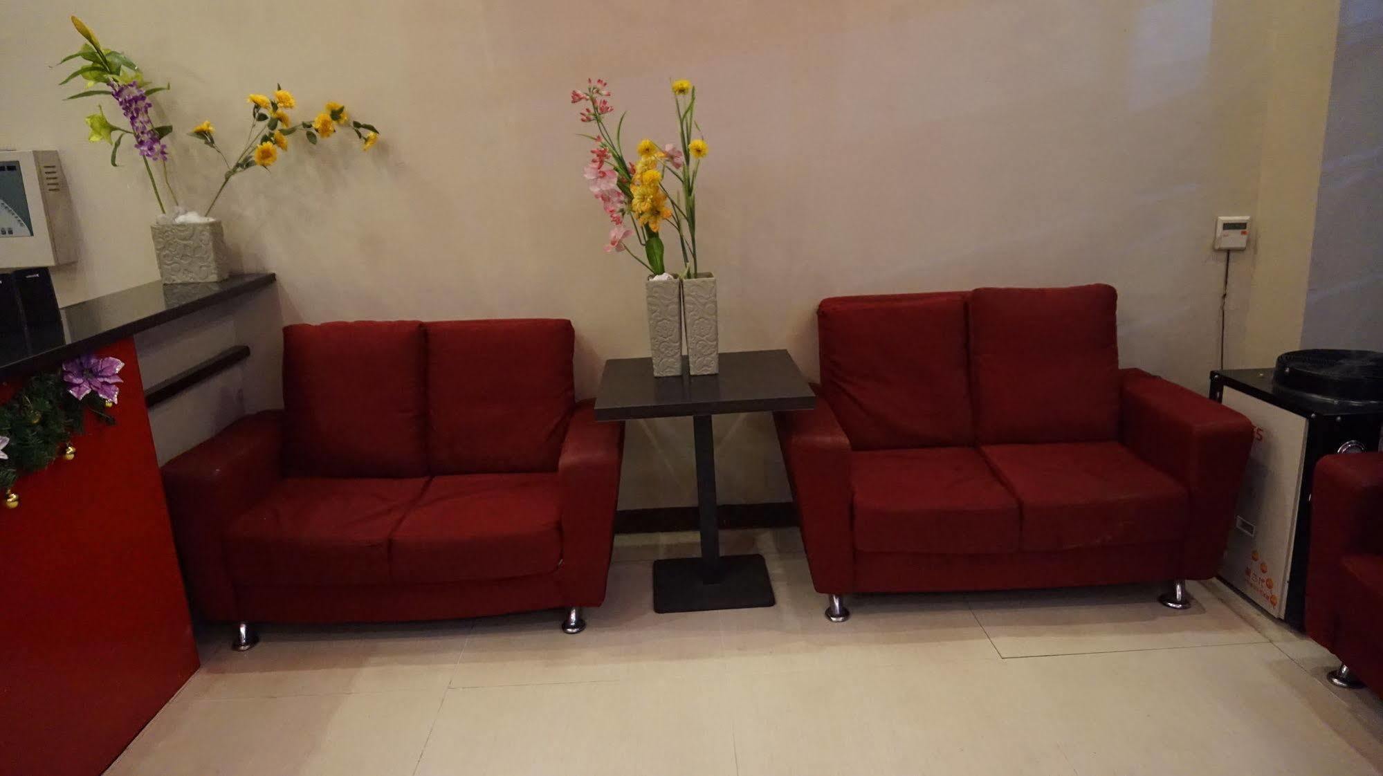 Oyo 637 Fox Hotel Quezon City Exterior photo