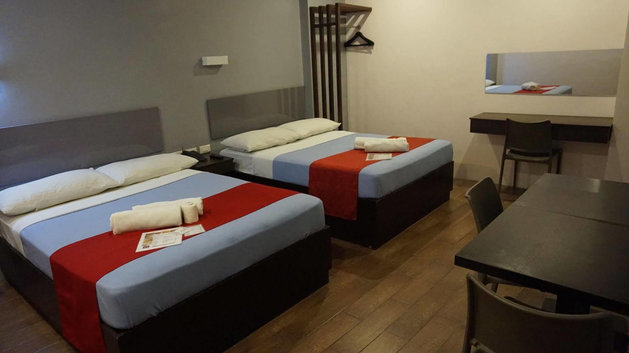 Oyo 637 Fox Hotel Quezon City Exterior photo